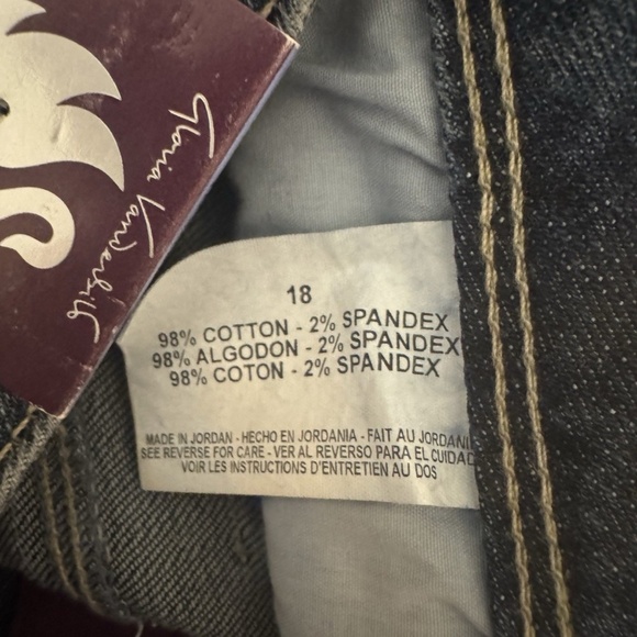 Gloria Vanderbilt "Dyan" NWT Size 18 Stretch Medium Wash Bootcut Jeans - Picture 5 of 5